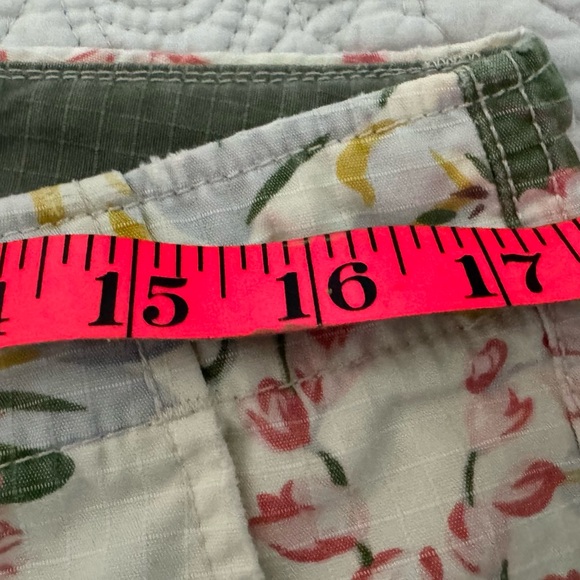 Lucky Brand Tropical Floral Print Capri Cargo Pants, Sz 12 - Picture 12 of 16